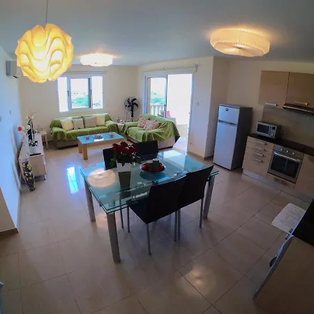 Apartment 3m Spacious Apt With Pool And Sea Views, Kapparis Paralimni